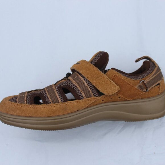 Brown Sporty Sandals with Adjustable Strap and Closed Toe - Picture 6 of 9